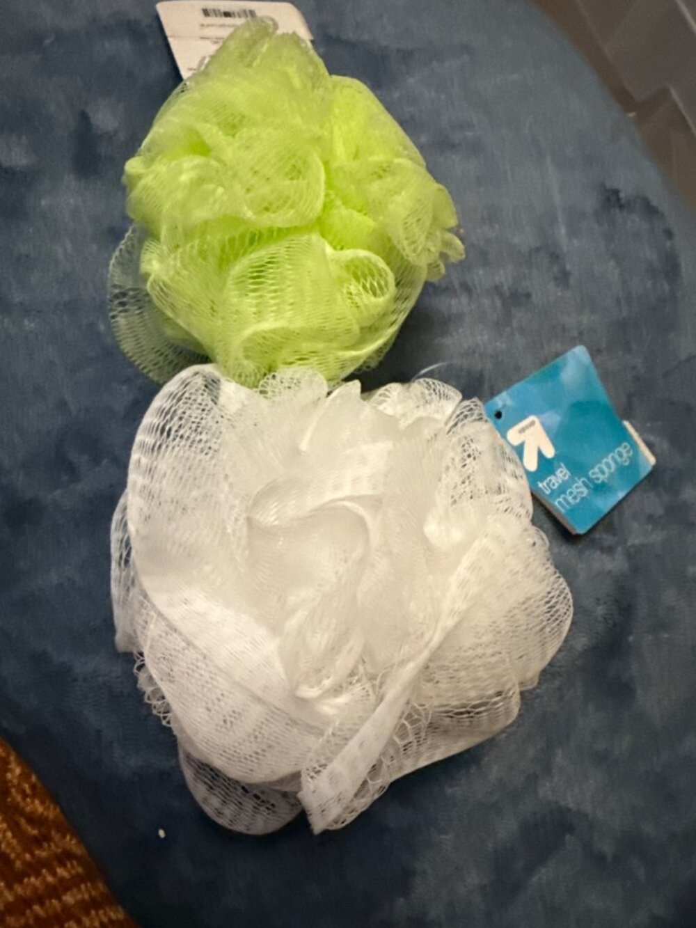 Travel Mesh Sponge Duo In White & Green For Gentle Cleansing